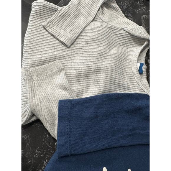 5/$20 3 Pack Onesies LS - Old Navy - 6-12mo - Picture 4 of 5